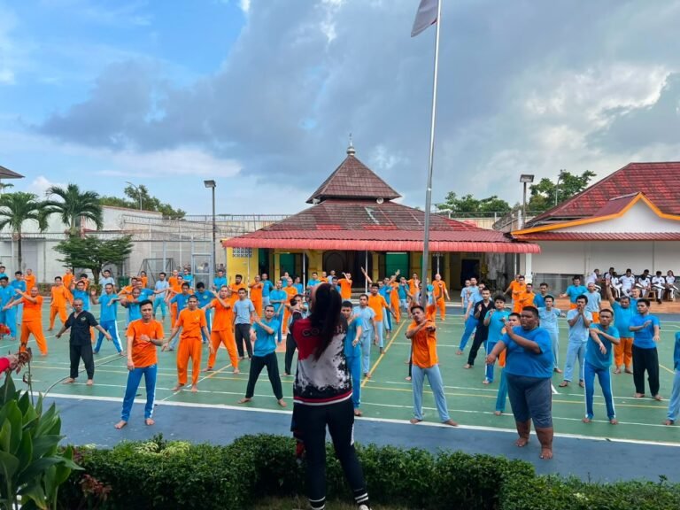 Jumat Sehat Ceria, Petugas dan Warga Binaan Rutan Batam Kompak Senam Pagi