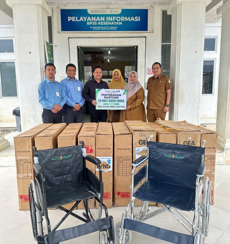 Bank Aceh Syariah Cabang Idi Salurkan Bantuan 10 Unit Kursi Roda Ke RSUD SAAS