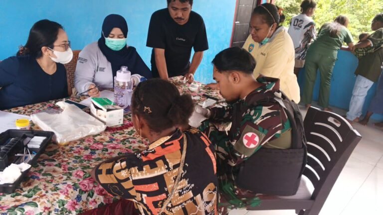 Satgas Pamtas Kewilayahan RI-PNG Yonif 410/Alg Peduli Kesehatan Dipelosok Timur Indonesia