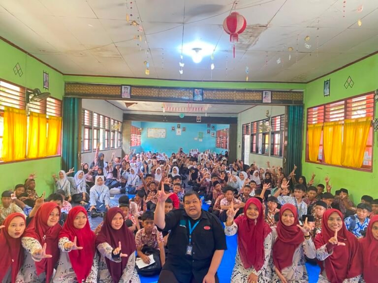 Relima Perpusnas RI Lokus Dharmasraya Goes to School Warnai MPLS UPT SMPN 1 Sungai Rumbai, 198 Siswa Baru Diajak Bangun Budaya Baca Tulis yang Kritis dan Kreatif