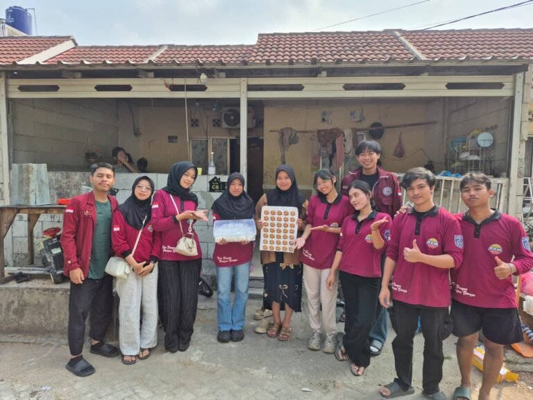 Mahasiswa KKM UNIBA Kelompok 2 Kelurahan Dalung Dampingi UMKM Cireng Isi Ayam Lumer HDA Tingkatkan Branding dan Digitalisasi Usaha