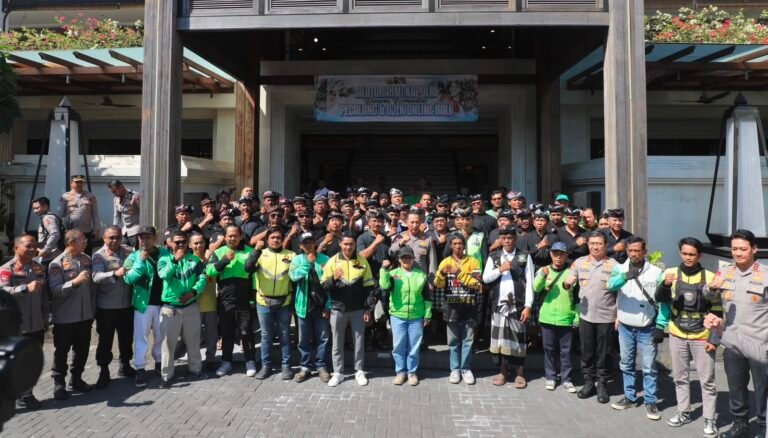 Kapolri Perkokoh Sinergi Polri, Pecalang, dan Komunitas Ojol Jaga Kamtibmas Bali