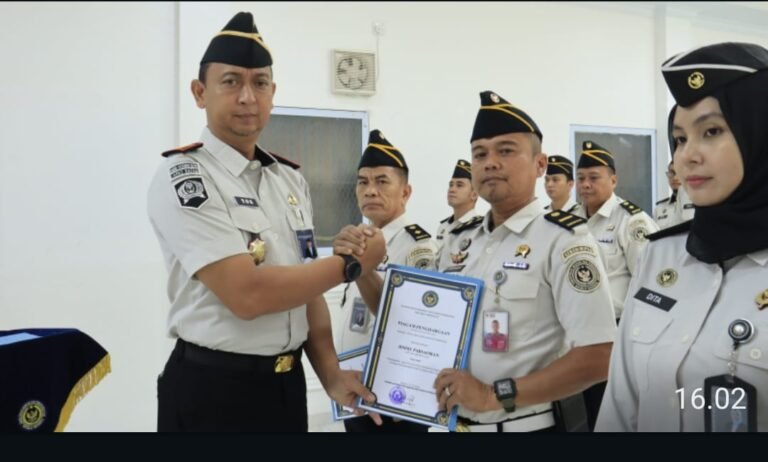 Lapas Batam Ikuti Apel Bersama Kemenko Kumham Imipas, Dirangkaikan dengan Penyerahan Penghargaan Pegawai Teladan