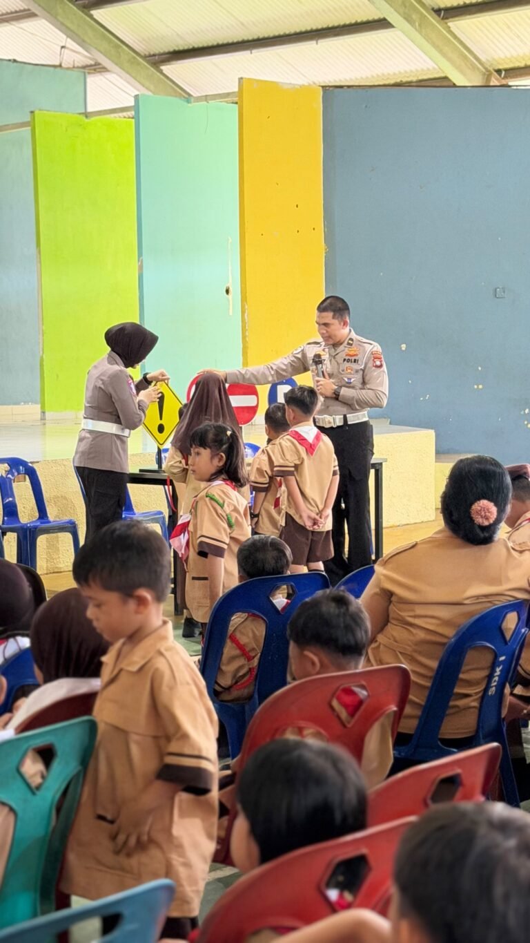 ‎Polda Kepri Tanamkan Budaya Tertib Berlalu lintas Sejak Dini Melalui Program “Polisi Sahabat Anak” Di SD Kartini I Batam