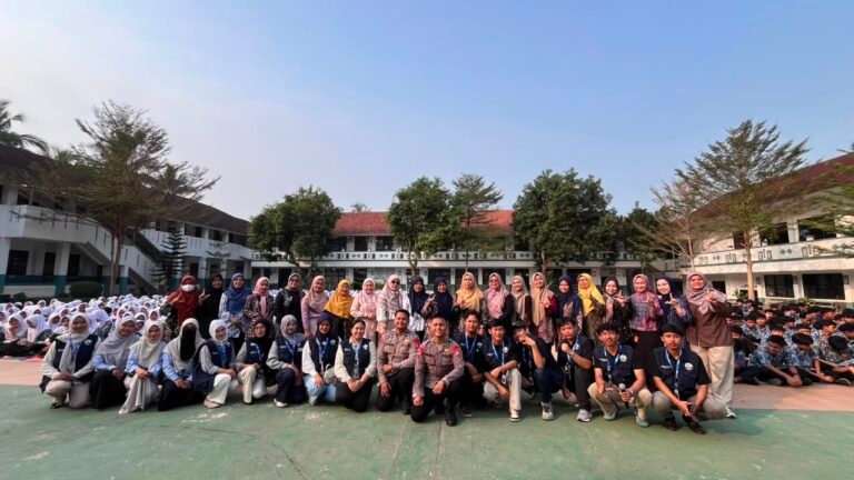 Benteng Generasi Muda, Kelompok 38 KKM UNIBA Gelar Edukasi Bahaya Narkotika dan Judi Online di SMAN 1 Petir. 