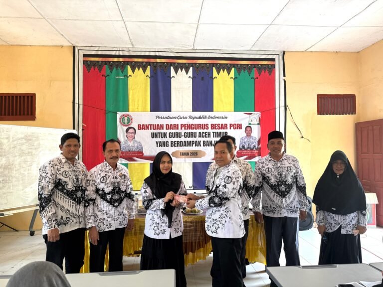 PGRI Aceh Timur Salurkan Bantuan Untuk 144 Guru Korban Banjir di Julok dan Indra Makmur.
