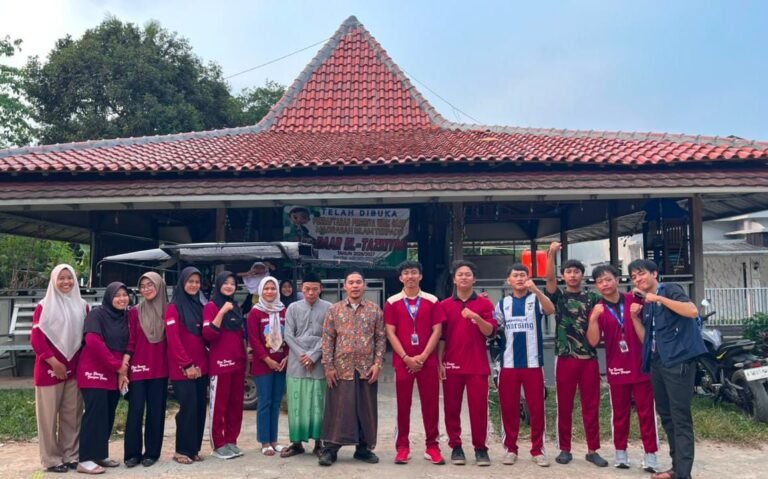 Dukung Peningkatan Kualitas Pendidikan dan Keagamaan, Kelompok 38 KKM UNIBA Mengajar serta Salurkan Al-Qur’an dan Buku Bacaan di Madrasah Daar El-Tazkiyah. 