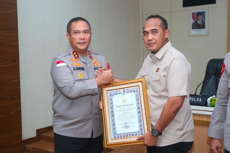Komitmen Layani Masyarakat Secara Transparan, Ditreskrimum hingga 4 Polres di Kepri Terima Piagam Penghargaan Kapolri