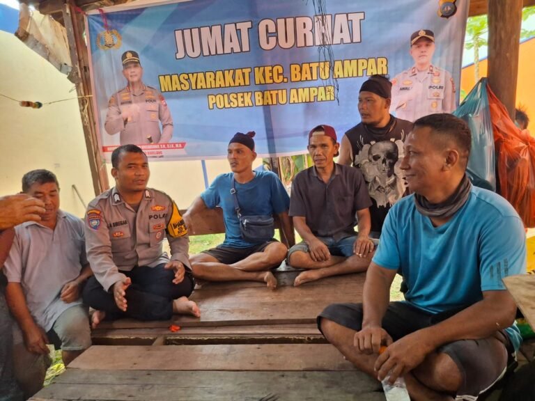 Serap Aspirasi Warga Jalan Bawal, Polsek Batu Ampar Giatkan Program Quick Wins Presisi Lewat ‘Jumat Curhat’