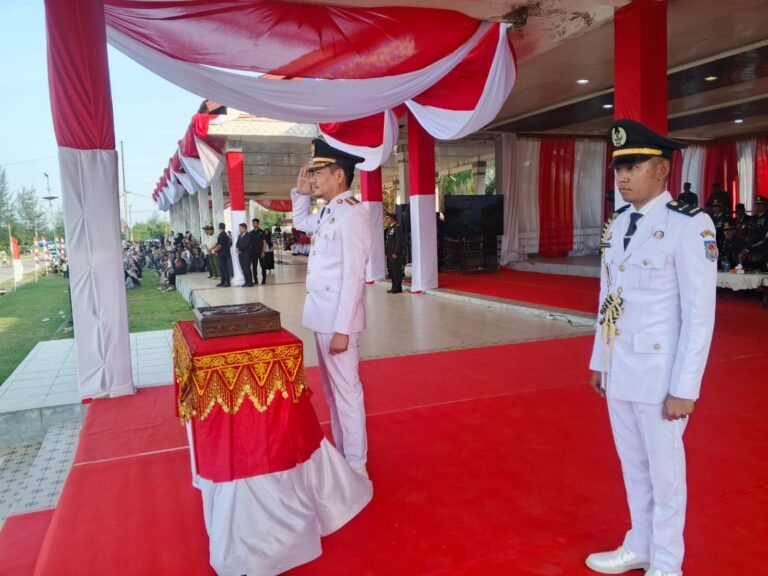 Wakil Bupati Aceh Timur Pimpin Upacara Penurunan Bendera HUT RI ke-81