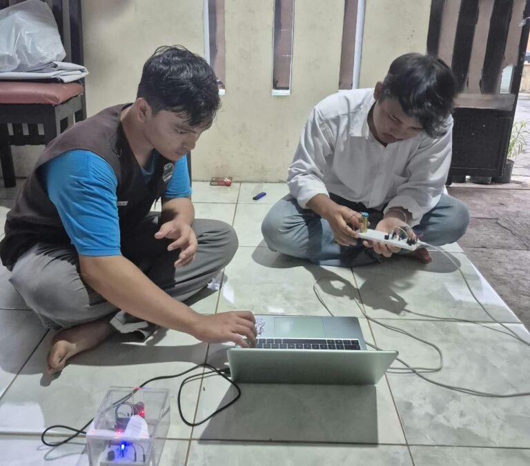 KKM Kelompok 2 Uniba Terapkan Alat Pendeteksi Kebocoran Gas untuk Tingkatkan Keselamatan Masyarakat