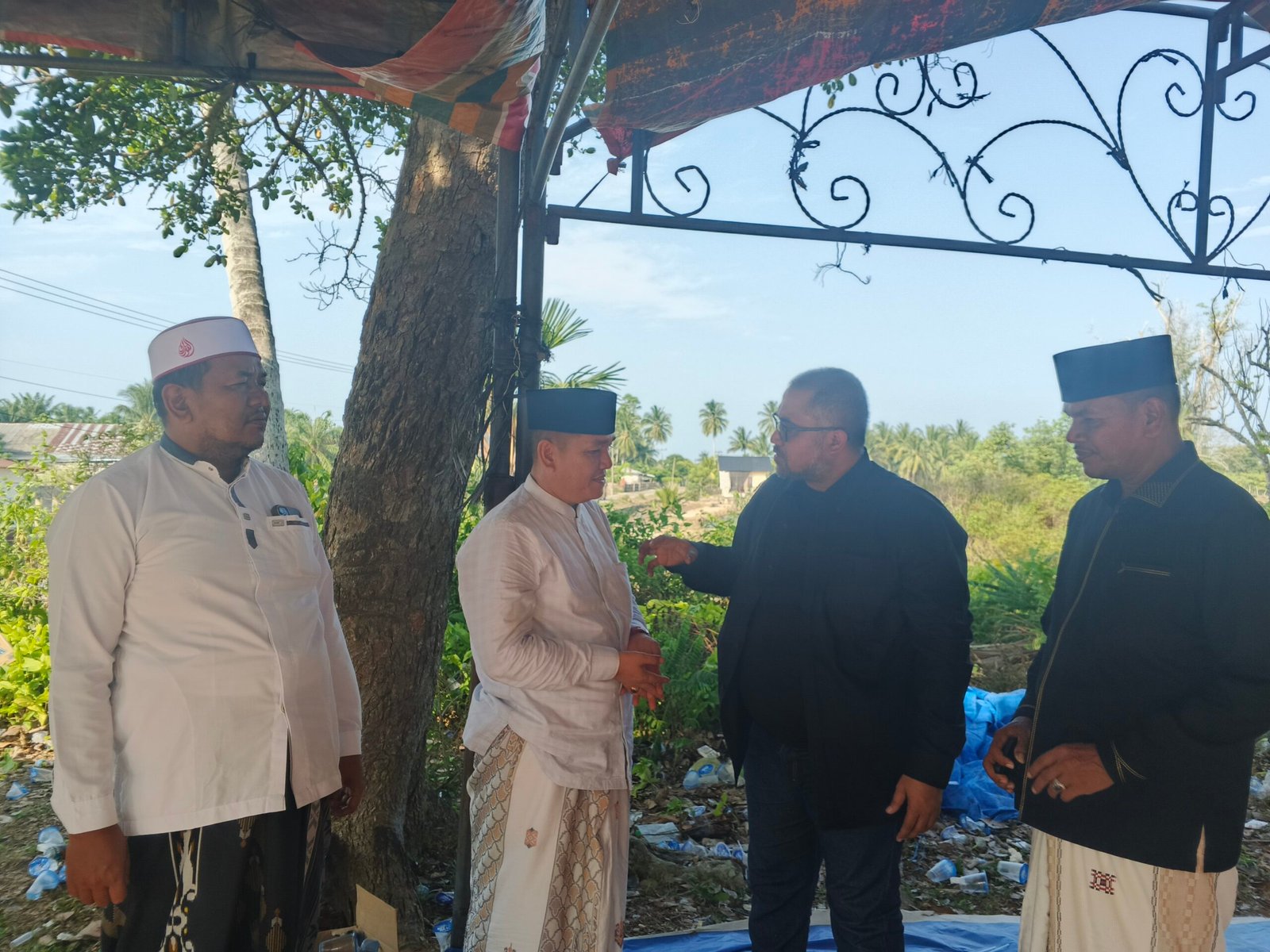 Ketua YARA Aceh dan ulama Melayat ke Kediaman Rumah Duka Ibunda Tgk Muhammad Yunus di Aceh Timur