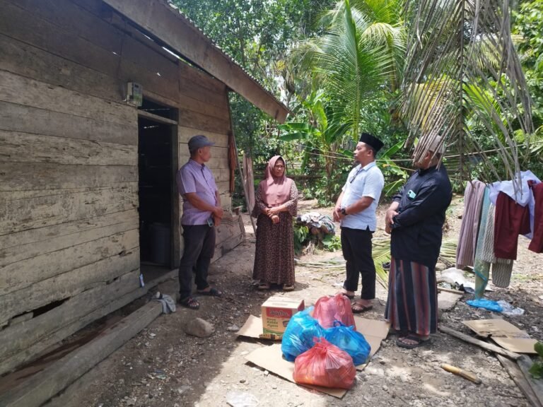 Viral Rumah Ibu Aniati di Peureulak Tak Layak Huni, Ketua Baitul Mal Rizalihadi Gerak Cepat