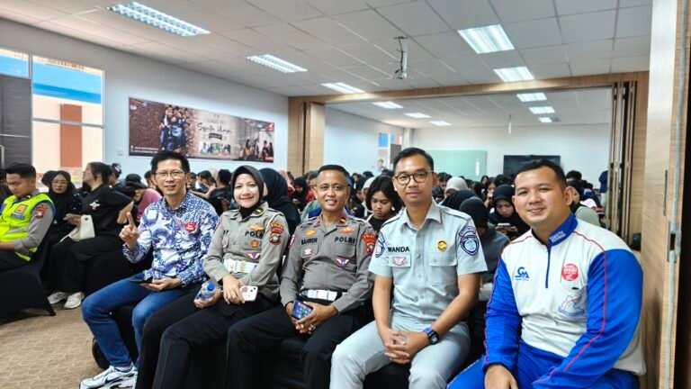Seminar Safety Riding Honda di Batam Bahas Jarak Aman, Blind Spot hingga Risiko bagi Usia Produktif