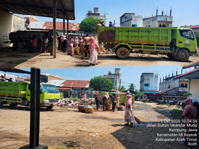 Dinas Lingkungan Hidup Aceh Timur Gelar Gotong Royong Bersihkan Sampah di Kampung Jawa Idi Rayeuk