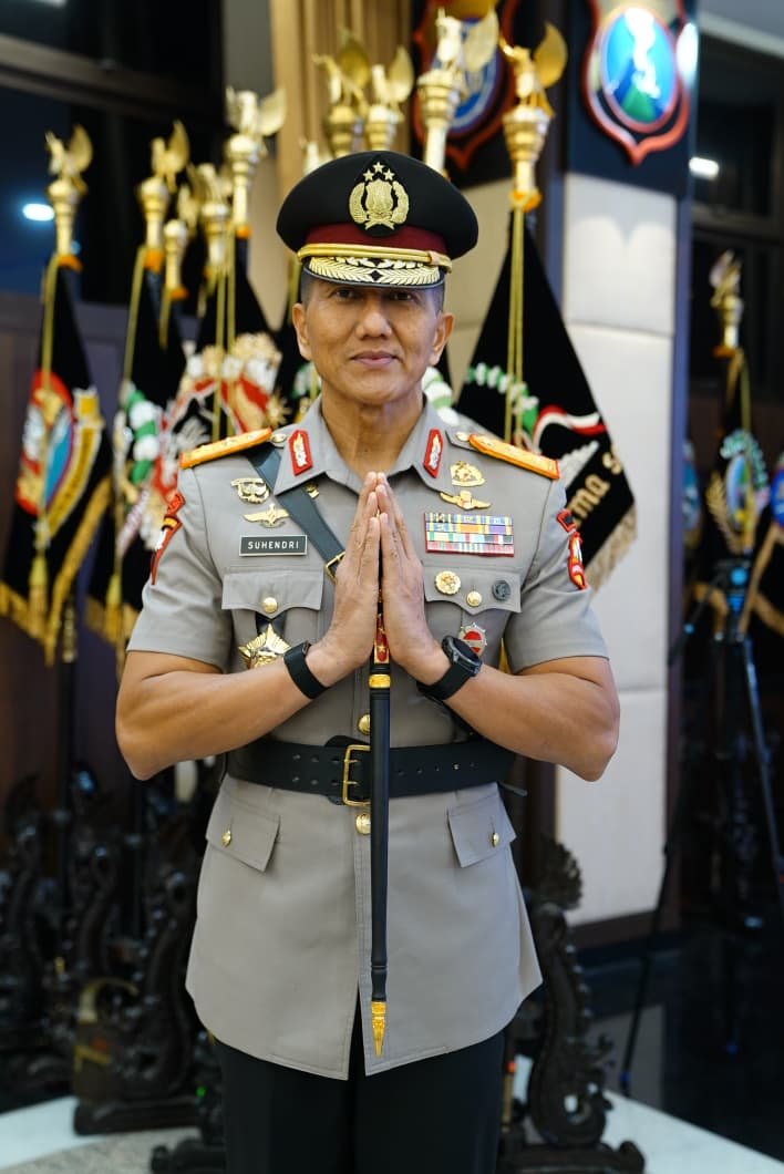 IRJEN POL SUHENDRI RESMI JADI KAPOLDA KEPRI, KOMJEN POL ASEP SAFRUDIN EMBAN AMANAH BARU SEBAGAI KABARESKRIM
