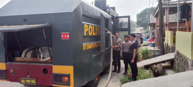 Polda Kepri Gerak Cepat Bantu Atasi Gangguan Air Bersih Warga Sambau