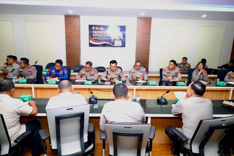 Polresta Barelang Ikuti Arahan Kapolda Kepri Terkait Taklimat Presiden RI kepada 800 Pati TNI-Polri