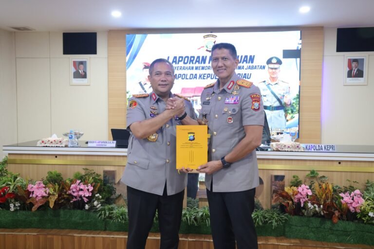 Laporan Satuan Dan Penyerahan Memori Sertijab, Kapolda Kepri Tekankan Soliditas Personel