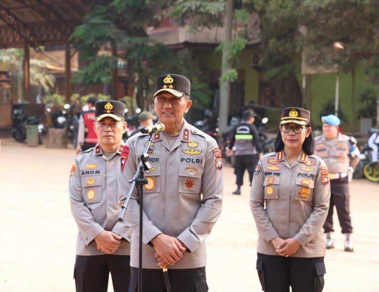 Bakti Sosial Polda Kepri Dalam Rangka Hari Jadi Humas Polri Di TPA Punggur